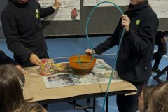 Feria-de-la-CienciaEl-gimnasio-transformado-en-un-gran-laboratorio-nos-permitio-conocer-reaccio-1