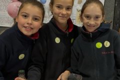 Feria-de-la-CienciaEl-gimnasio-transformado-en-un-gran-laboratorio-nos-permitio-conocer-reaccio-2
