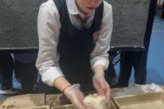 Feria-de-la-CienciaEl-gimnasio-transformado-en-un-gran-laboratorio-nos-permitio-conocer-reaccio-3